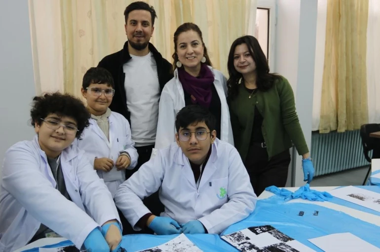 İnönü Üniversitesi’nde çocuklar, özgün baskı resim atölyesi etkinliğinde hünerlerini sergiledi