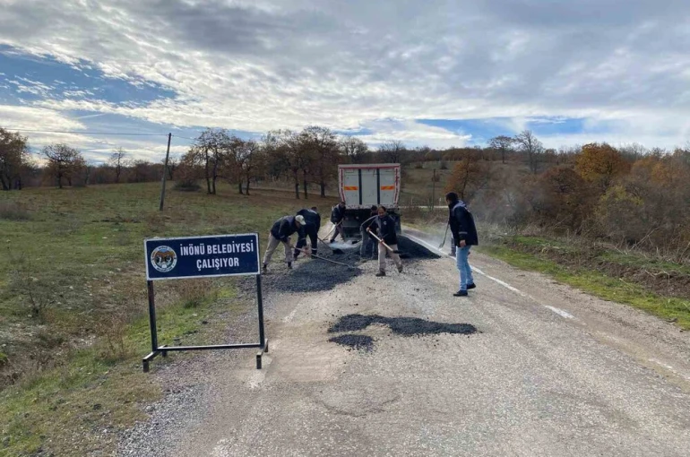 İnönü’de asfalt onarım çalışmaları son sürat devam ediyor