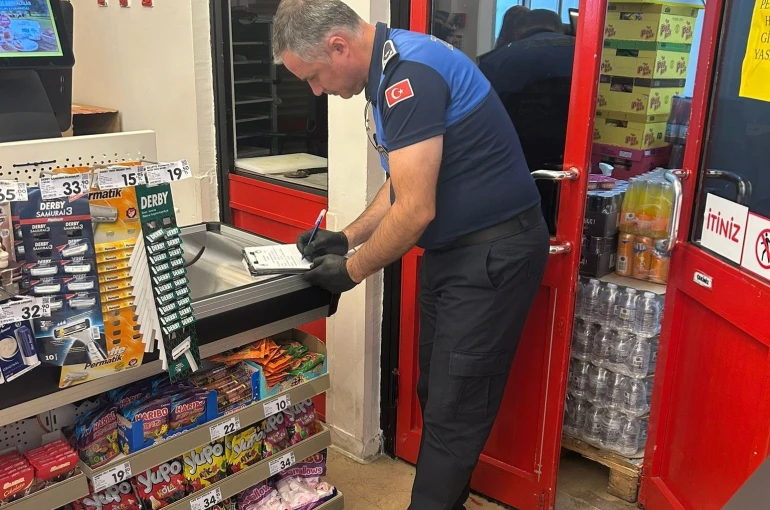 İnönü’de okulların açılışı öncesi marketlerde sıkı denetim yapıldı 