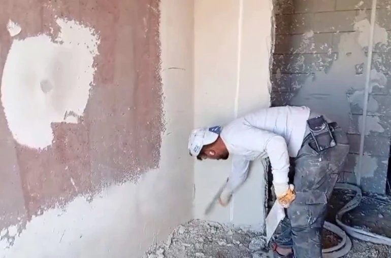 İnşaat işçileri kış gelmeden teslimat için hummalı çalışıyor 