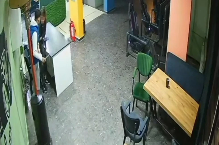 İnternet kafede bıçaklanan çocuğun durumu ciddiyetini koruyor 