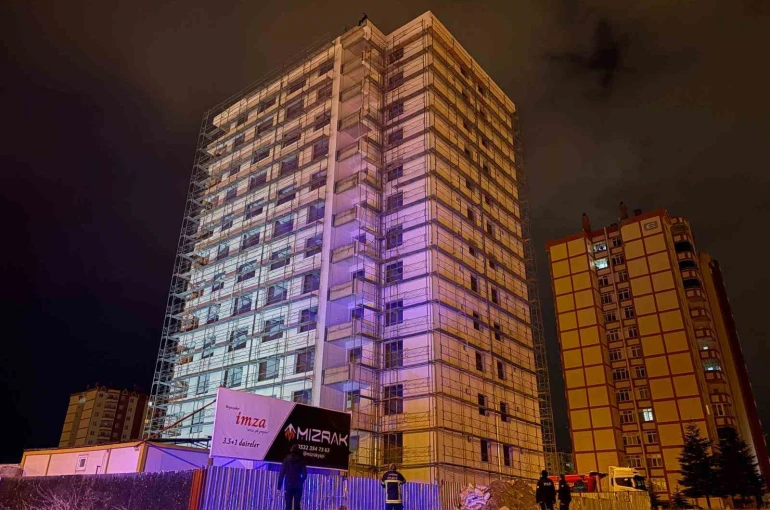 İntihara kalkışan şahsı polis 3 saatte ikna etti 