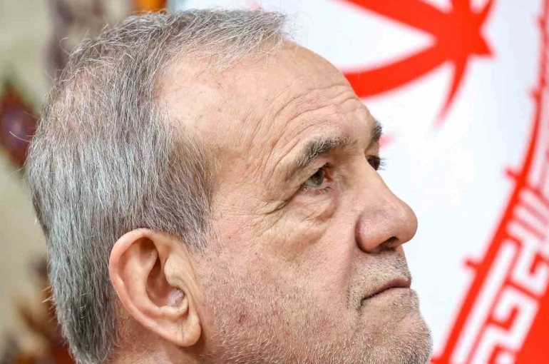 İran Cumhurbaşkanı Pezeşkiyan, Suudi Arabistan Veliaht Prensi Selman ile görüştü