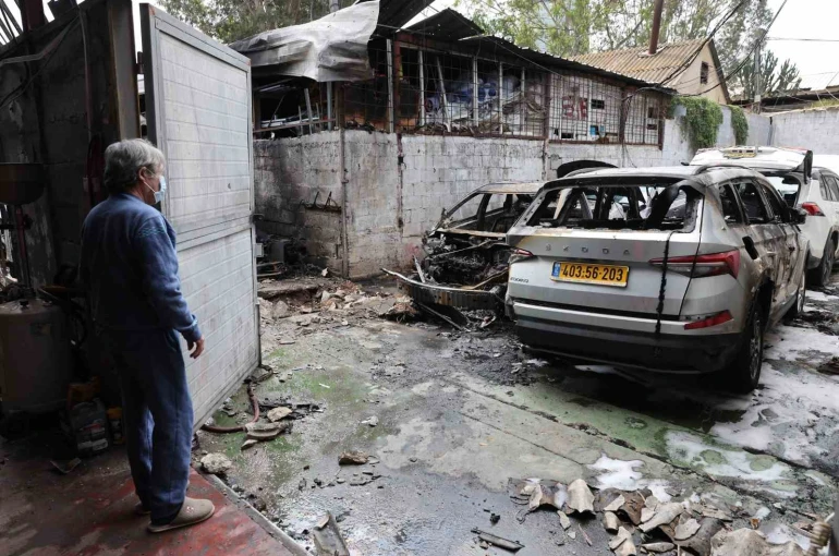 İran Devrim Muhafızları Ordusu, ABD ve İsrail’e ait üs ve askeri merkezlerin hedef alındığını açıkladı 