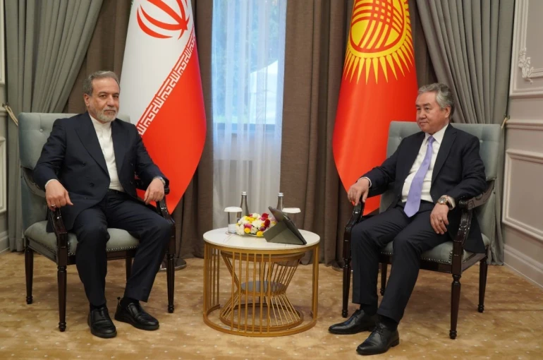 İran Dışişleri Bakanı Arakçi, Kırgızistan Dışişleri Bakanı Kulubayev ile bir araya geldi