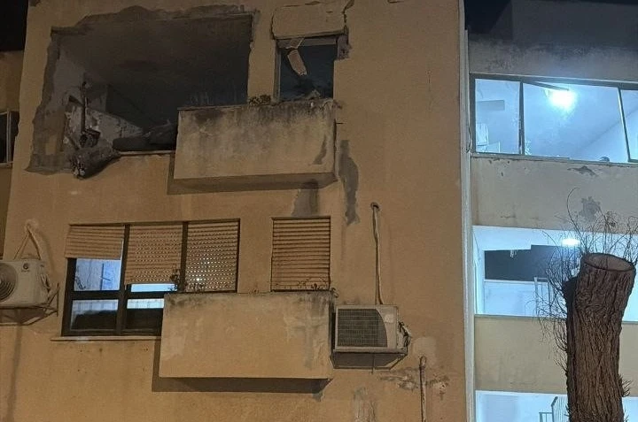 İran’dan İsrail’in kuzeyine yapılan füze saldırısı maddi hasara yol açtı 