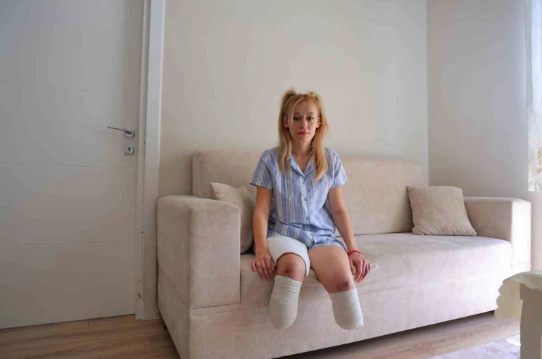 İrem’in iki bacağını, şoförsüz tır koparmış: "Hayatıma protezle devam edeceğim" 