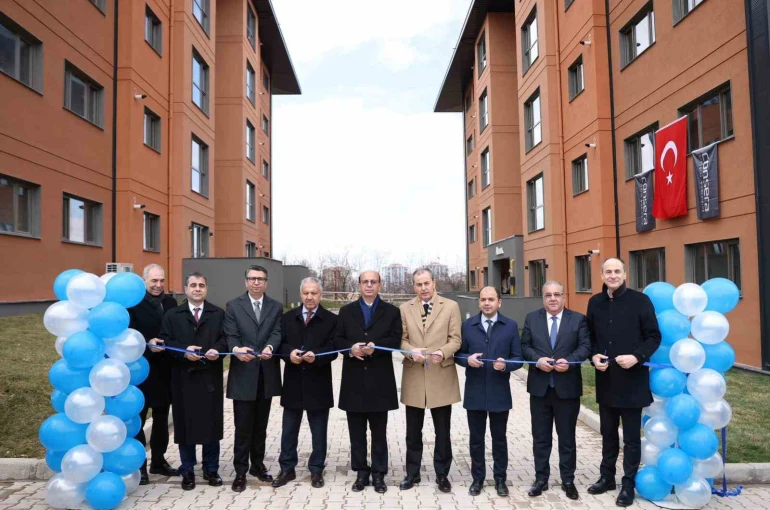 İş Bankası Malatya lojmanları sahiplerine teslim edildi 