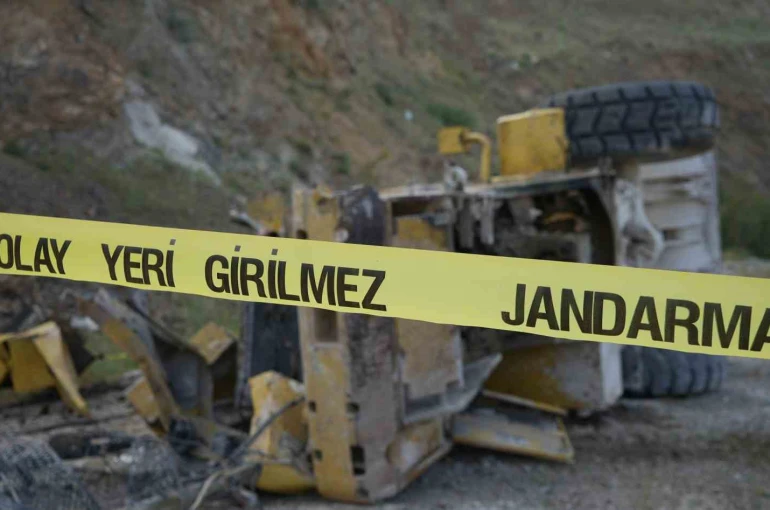 İş makinesi 20 metrelik uçurumdan yuvarlandı: Operatör ağır yaralı 