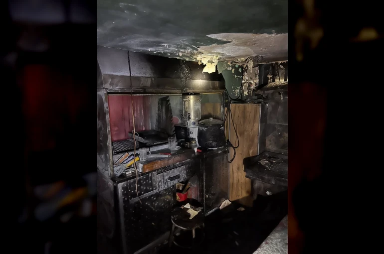 İş yerinin mutfağında çıkan yangın büyümeden kontrol altına alındı 