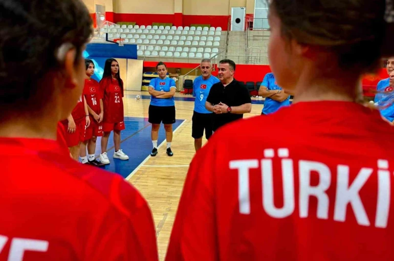 İşitme Engelliler Genç Kız Futsal Milli Takımı kampı Bilecik’te başladı