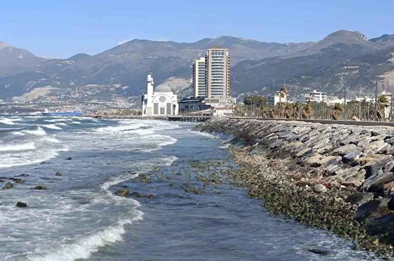 İskenderun Körfezi’nde denizde çekilme yaşandı 