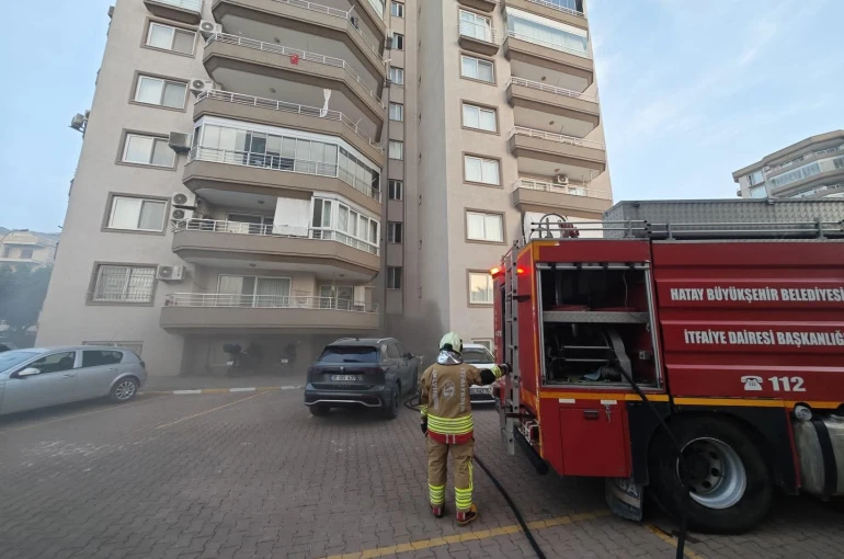 İskenderun’da binanın bodrum katında yangın çıktı 