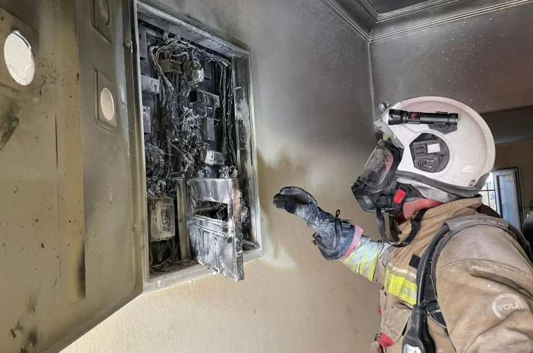 İskenderun’da elektrik panosundan alevler yükseldi 