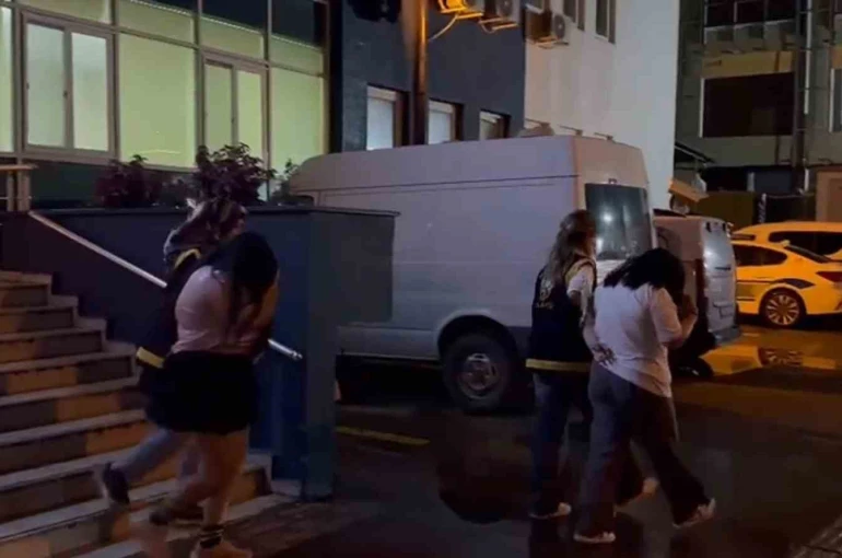 İskenderun’da günübirlik apartlara fuhuş operasyonu: 3 gözaltı 