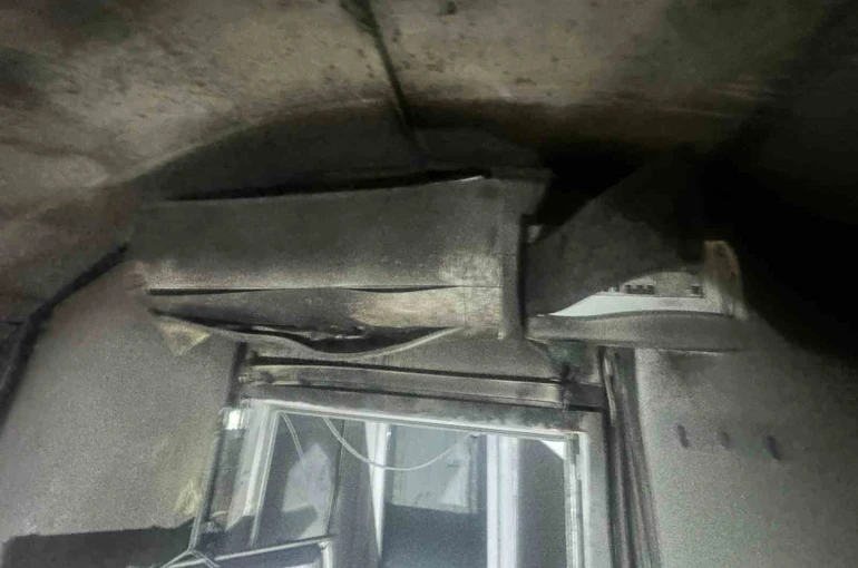 İskenderun’da konteyner yangınında 2 kişi dumandan etkilendi 