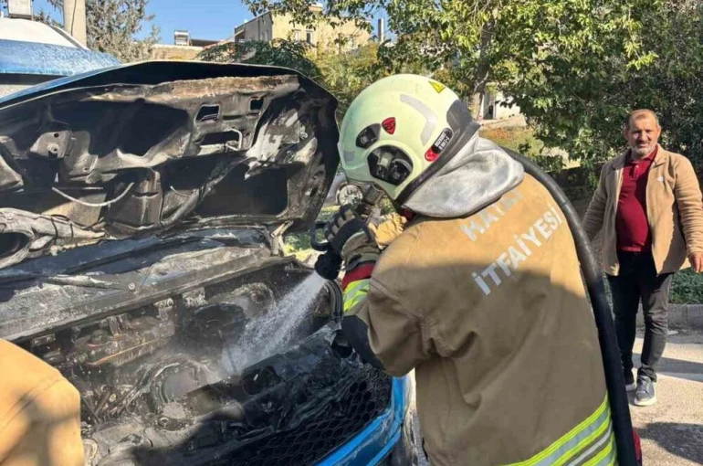 İskenderun’da minibüs yangını 