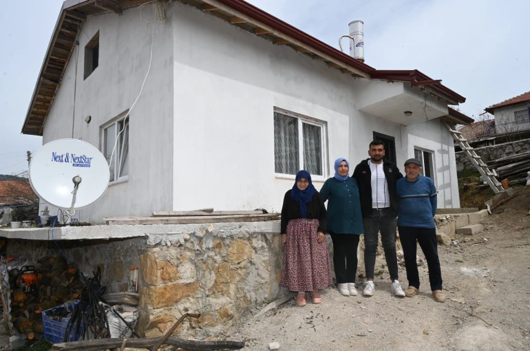 Isparta Belediyesi’nden evi yanan aileye yeni ev 