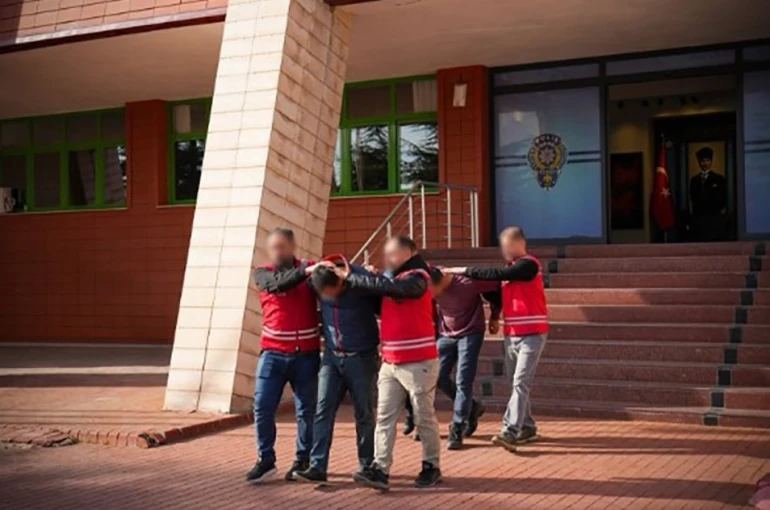 Isparta’da 9 yılın üzerinde hapis cezası bulunan 2 hükümlü yakalandı 