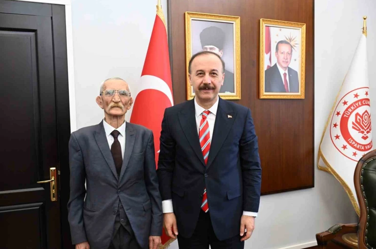 Isparta’da bir vatandaş Savunma Sanayii Destekleme Fonu’na 100 bin lira bağışladı 