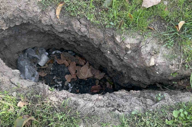 Isparta’da elma bahçelerinde yaklaşık 1 metrelik obruklar oluştu, bazı evlerin duvarları çatladı 