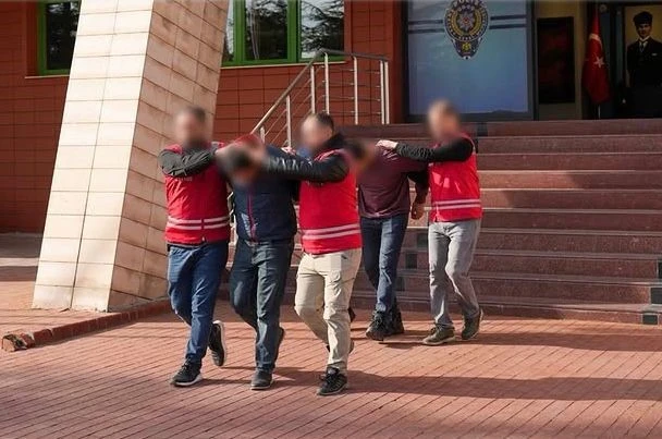 Isparta’da hapis cezasıyla aranan 2 şahıs yakalandı 