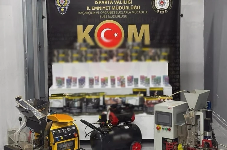 Isparta’da kaçakçılık operasyonunda binlerce kaçak ürün ele geçirildi 