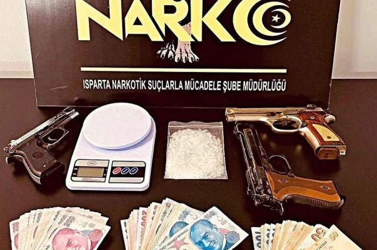 Isparta’da uyuşturucu operasyonunda 1 kişi tutuklandı, 3 şüpheliye adli işlem yapıldı 