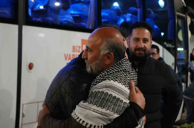 İsrail’in alıkoyduğu Sumud Filosu aktivistleri İstanbul’a getirildi 