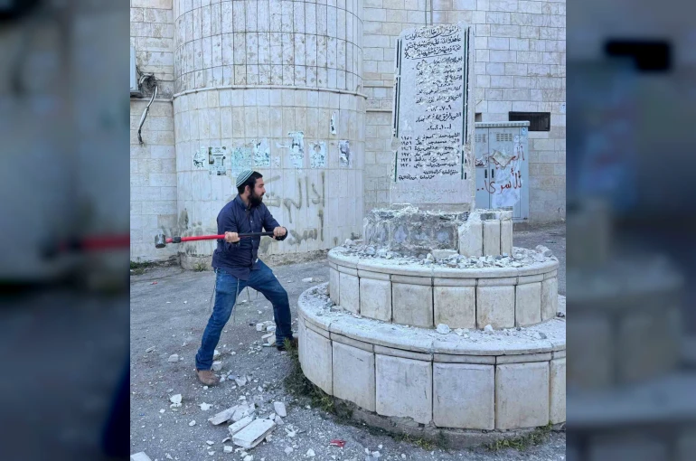 İsrailli aşırı sağcı vekil, Filistin köyündeki "Şehitler Anıtı"nı yıktı 