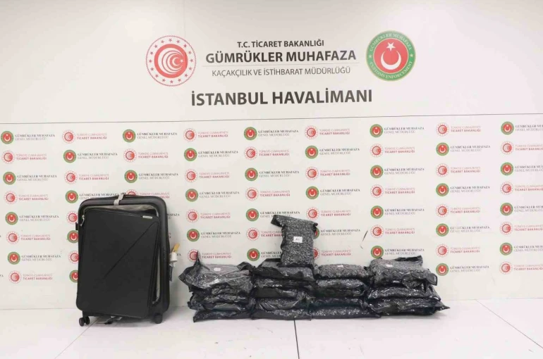 İstanbul Havalimanı’nda uyuşturucu operasyonu: 22,5 kilogram esrar ele geçirildi 