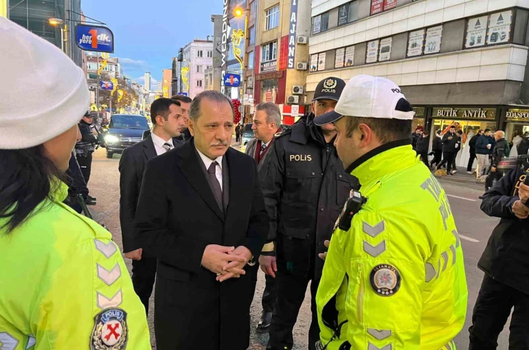 İstanbul İl Emniyet Müdürü Yıldız, Kadıköy’deki denetimleri inceledi