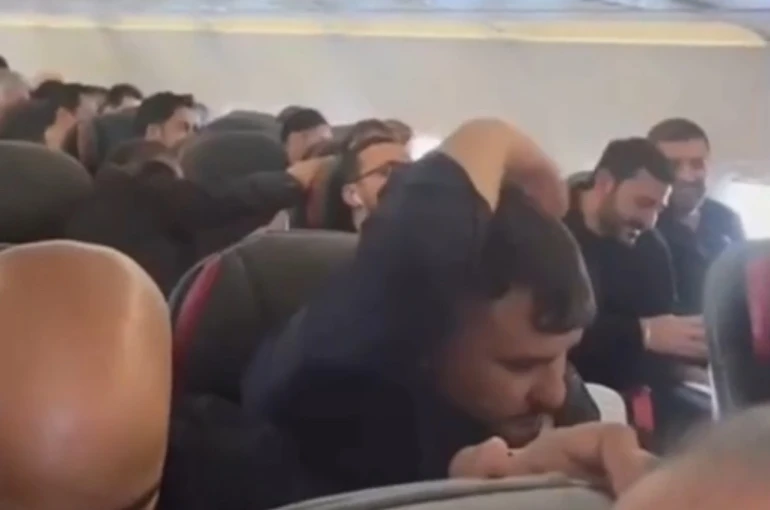 İstanbul-Van seferini yapan uçak zorlu hava şartlarına rağmen başarıyla indi 