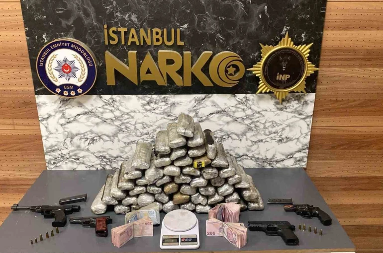 İstanbul ve Yalova’da eş zamanlı operasyon: Tıra zulalanmış uyuşturucu madde ele geçirildi 