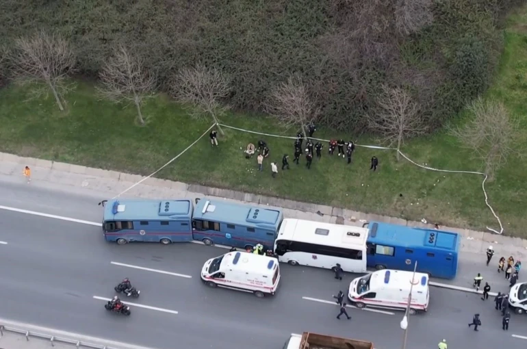 İstanbul’da 4 cezaevi aracı kaza yaptı 