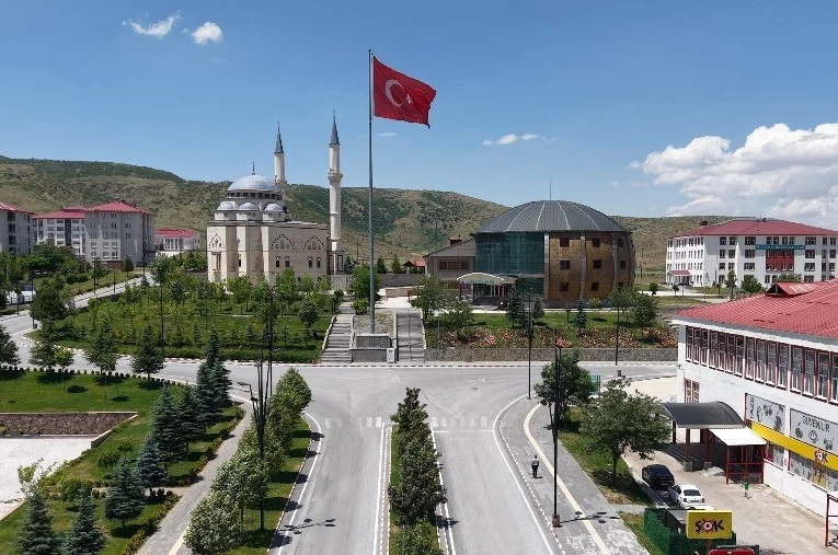 İstanbul’da eğitim ve 50 bin TL’lik burs, Bitlis’i köklü üniversitelerin önüne geçirdi 