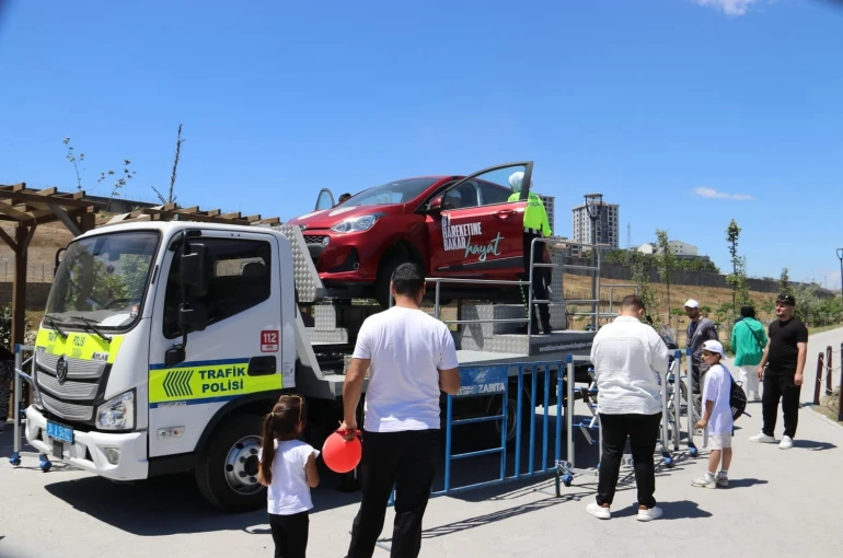 İstanbul’da emniyet kemerinin önemi simülasyon aracıyla anlatıldı