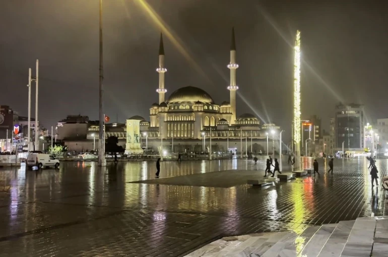 İstanbul’da fırtına ve yağmur