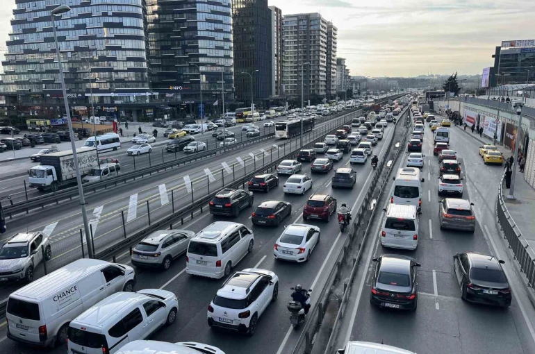 İstanbul’da iftar öncesi trafik yoğunluğu yüzde 81’e çıktı 