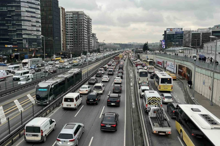 İstanbul’da iftar öncesi trafik yoğunluğu yüzde 87’e çıktı 