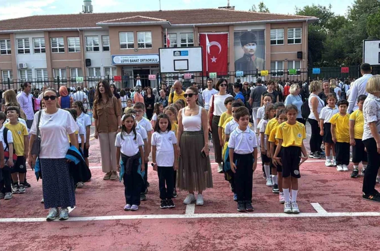 İstanbul’da ilk ders zili çaldı 