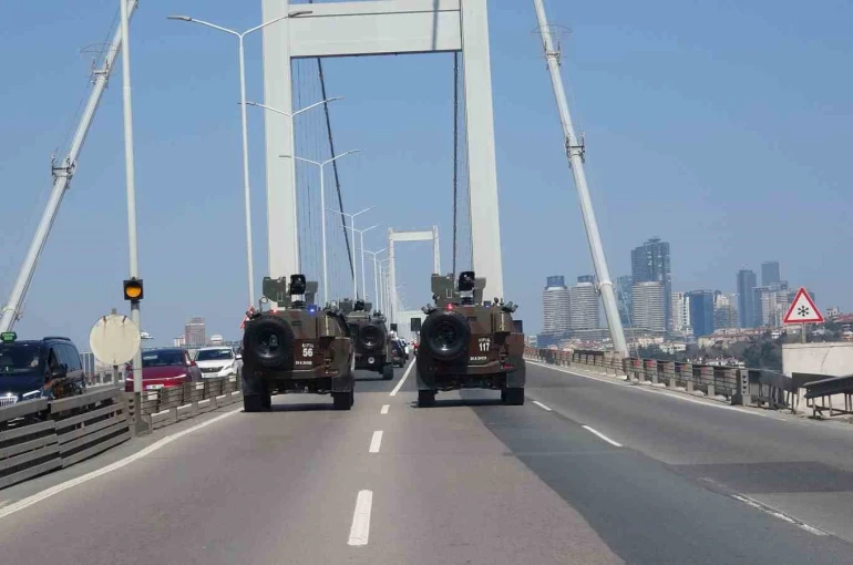 İstanbul’da Polis Haftası coşkusu: 15 Temmuz Şehitler Köprüsü’nden Sultanahmet’e görkemli kortej 