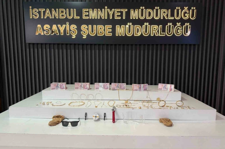 İstanbul’da suç makinesi kadınların üzerinden 1 milyonluk ziynet eşyası çıktı, takside yakalandılar