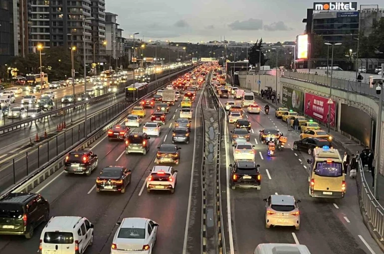İstanbul’da trafik yoğunluğu akşam saatlerinde yüzde 69’a ulaştı