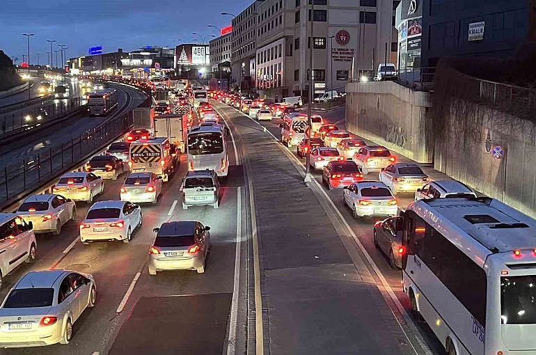 İstanbul’da trafik yoğunluğu yüzde 83’e ulaştı 
