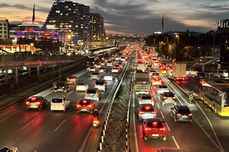 İstanbul’da trafik yoğunluğu yüzde 85’e ulaştı 
