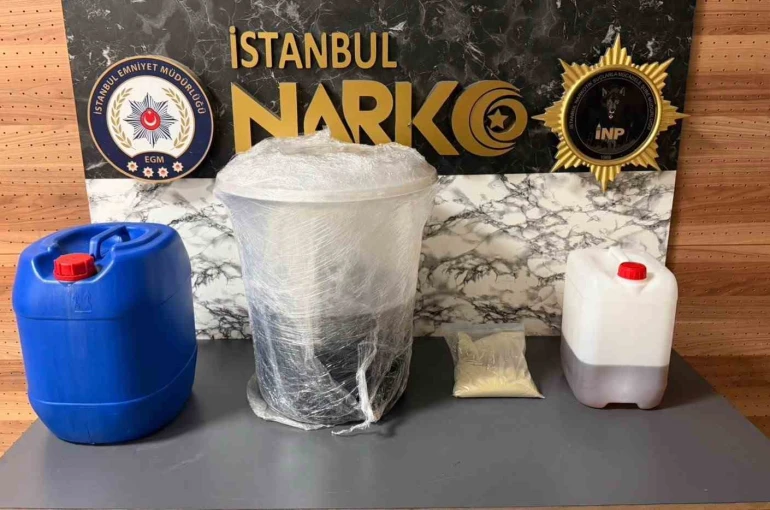 İstanbul’da uyuşturucu operasyonu: 3 gözaltı, yüklü miktarda uyuşturucu ele geçirildi