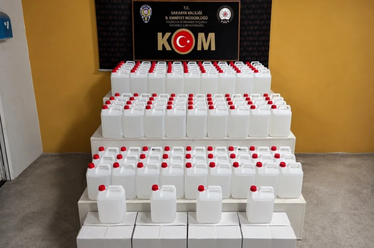 İstanbul’dan Ankara’ya 1 tonluk etil alkol sevkiyatı Sakarya’da engellendi