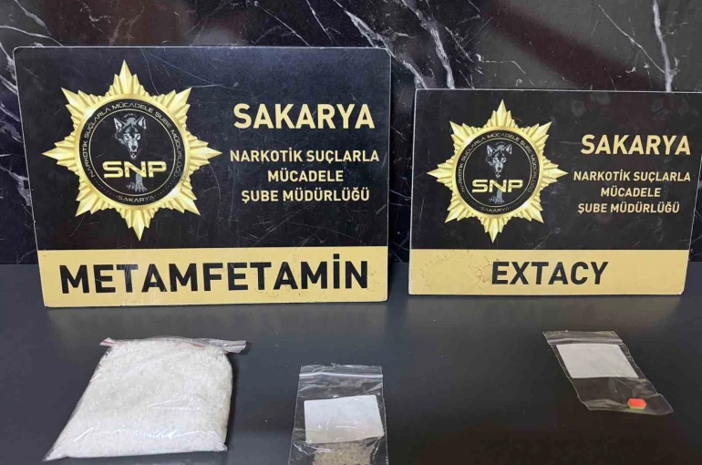İstanbul’dan Sakarya’ya uyuşturucu getiren 3 şüpheli tutuklandı 