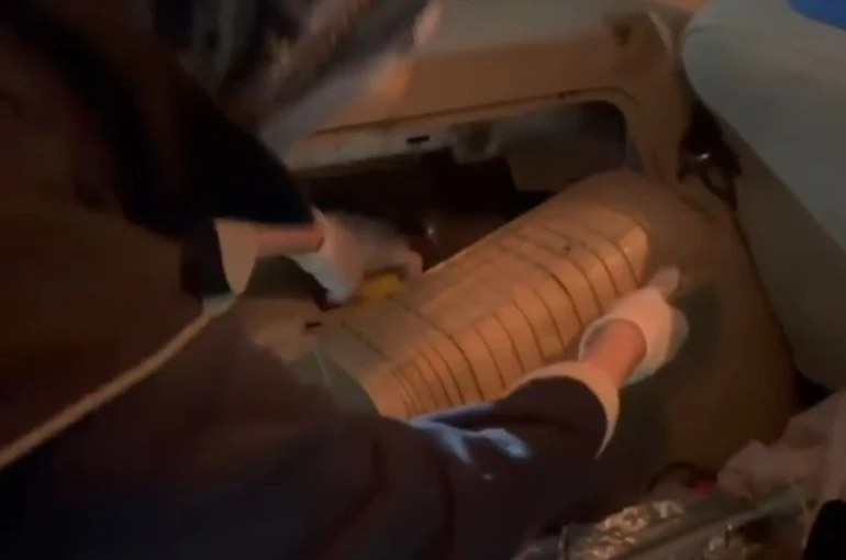 İstanbul’dan Samsun’a uyuşturucu taşıyan şüpheliler Sakarya’da yakalandı 